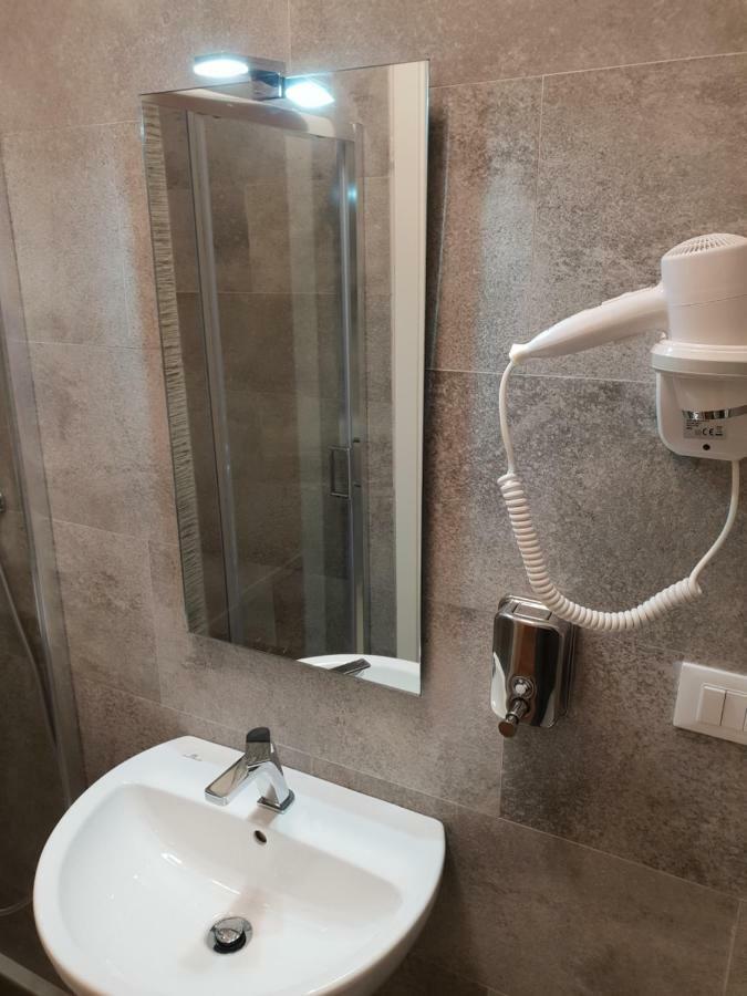 Hotel Tourist Point La Spezia Zewnętrze zdjęcie